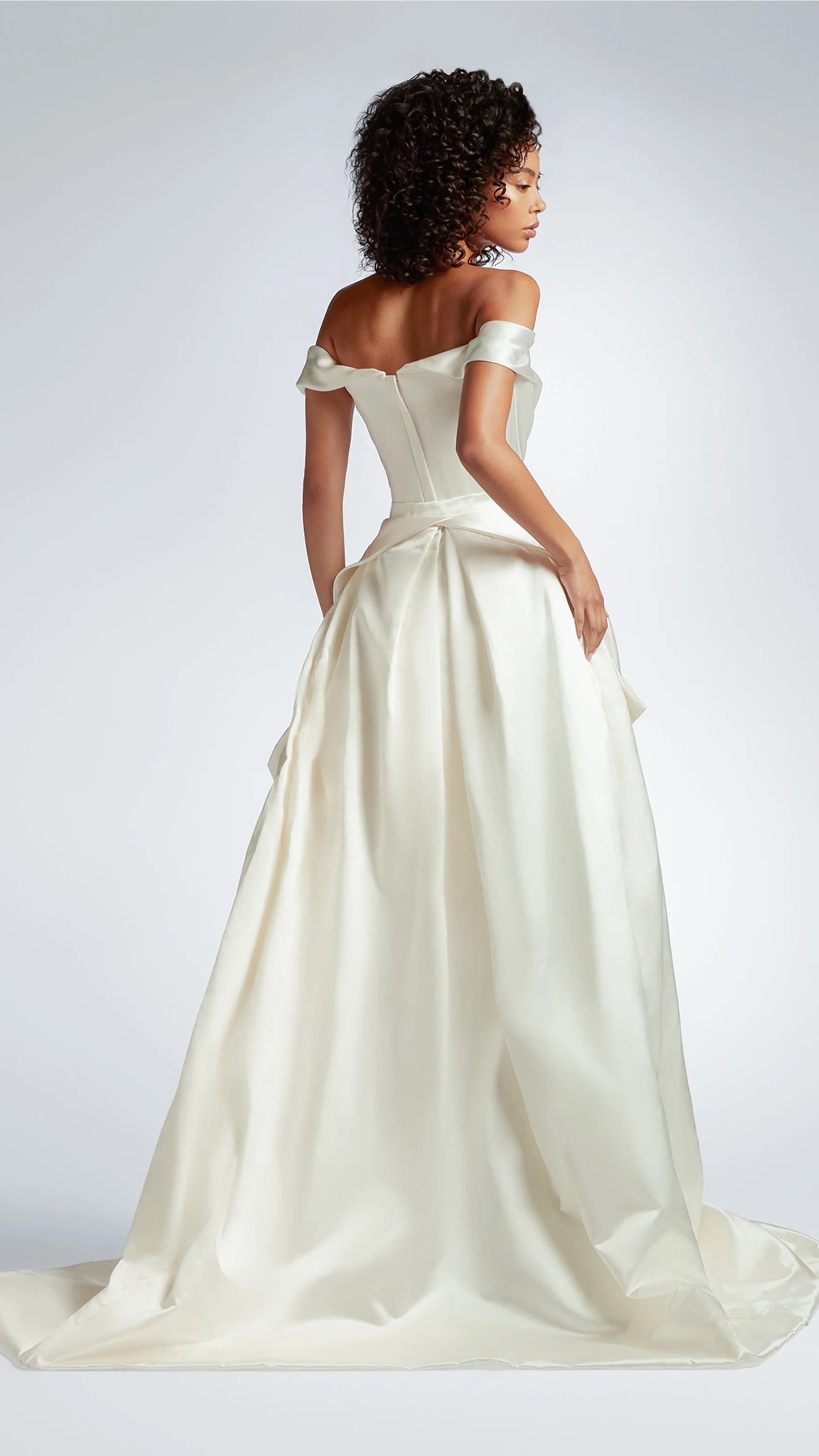 Diva Train in Silk Duchesse